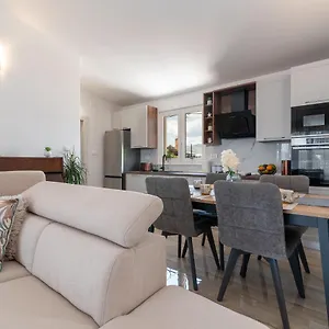 Apartment Amazing Sea View Apartment- Romantica, Kastel Stafilic